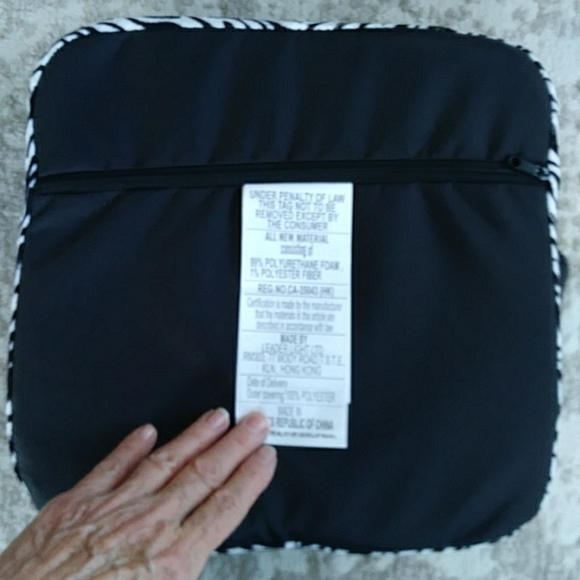 NWOT Health Touch Vibrationg Foot Massager with Comfort Fabric Black White - Picture 9 of 16